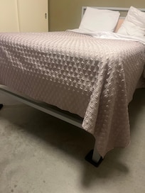 This bed looks nothing like what is pictured in the photos of accommodations.