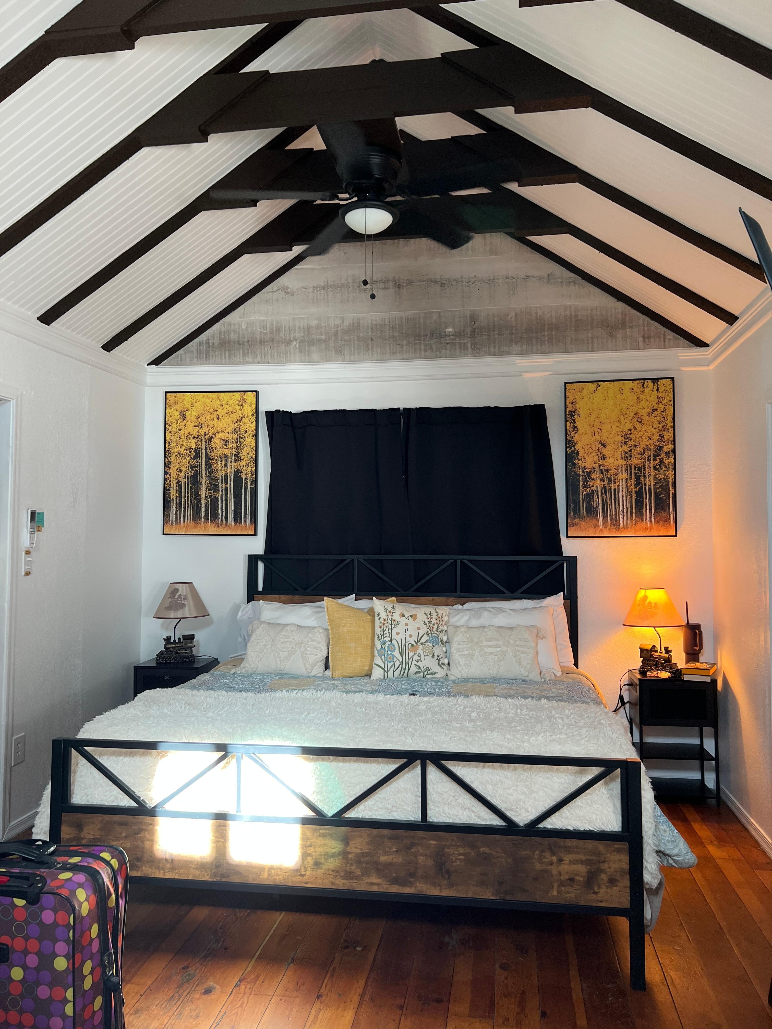 So roomy! This bed was crazy comfy!