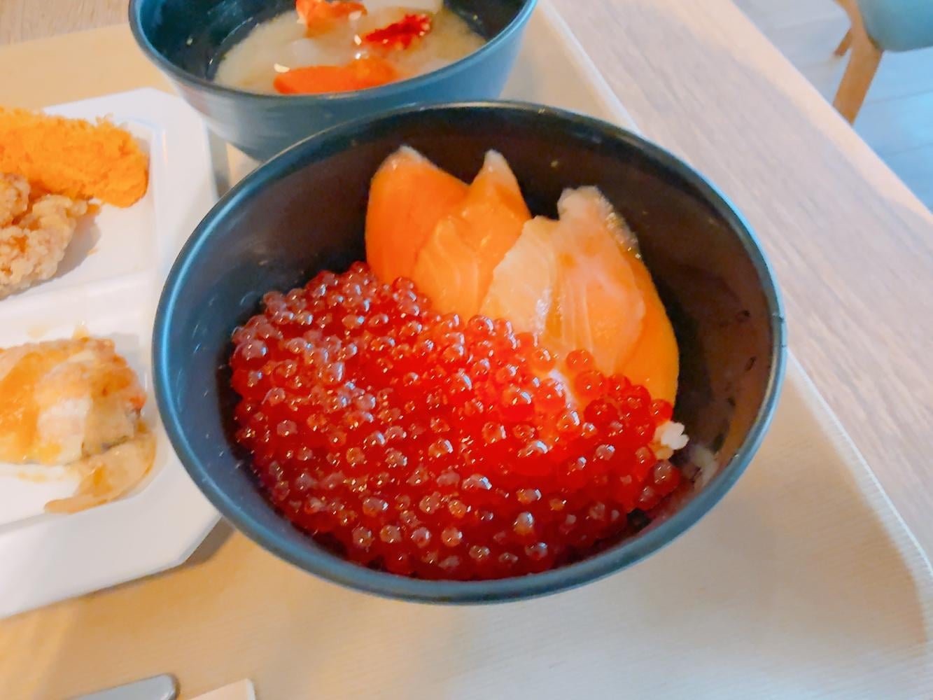 いくらもサーモンも乗せ放題❤️