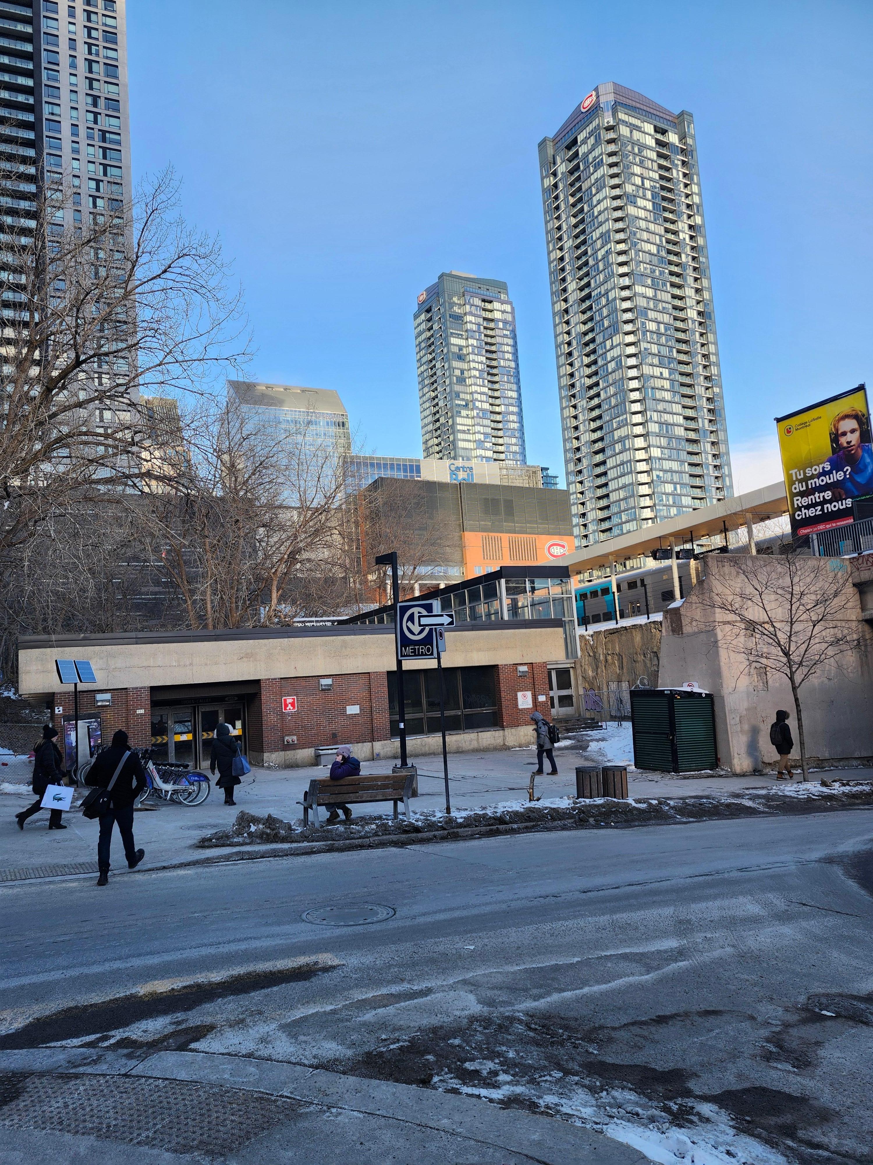 Tunnel to Bell centre