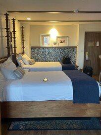 2 Queen size bed