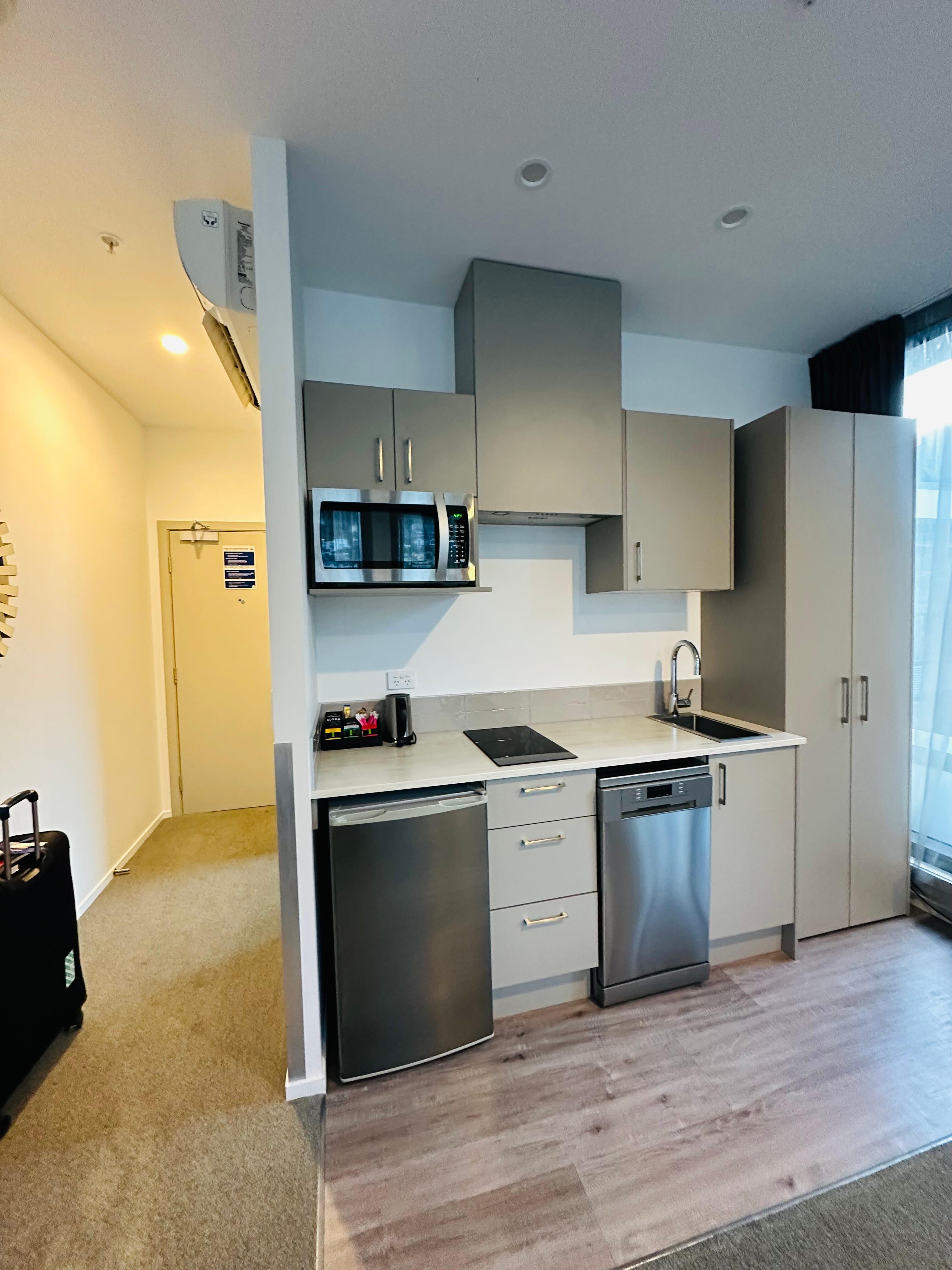 They have their own kitchen and microwave. The room was spacious 