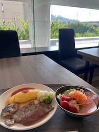 朝食バイキング、オムレツはその場で作って頂けました