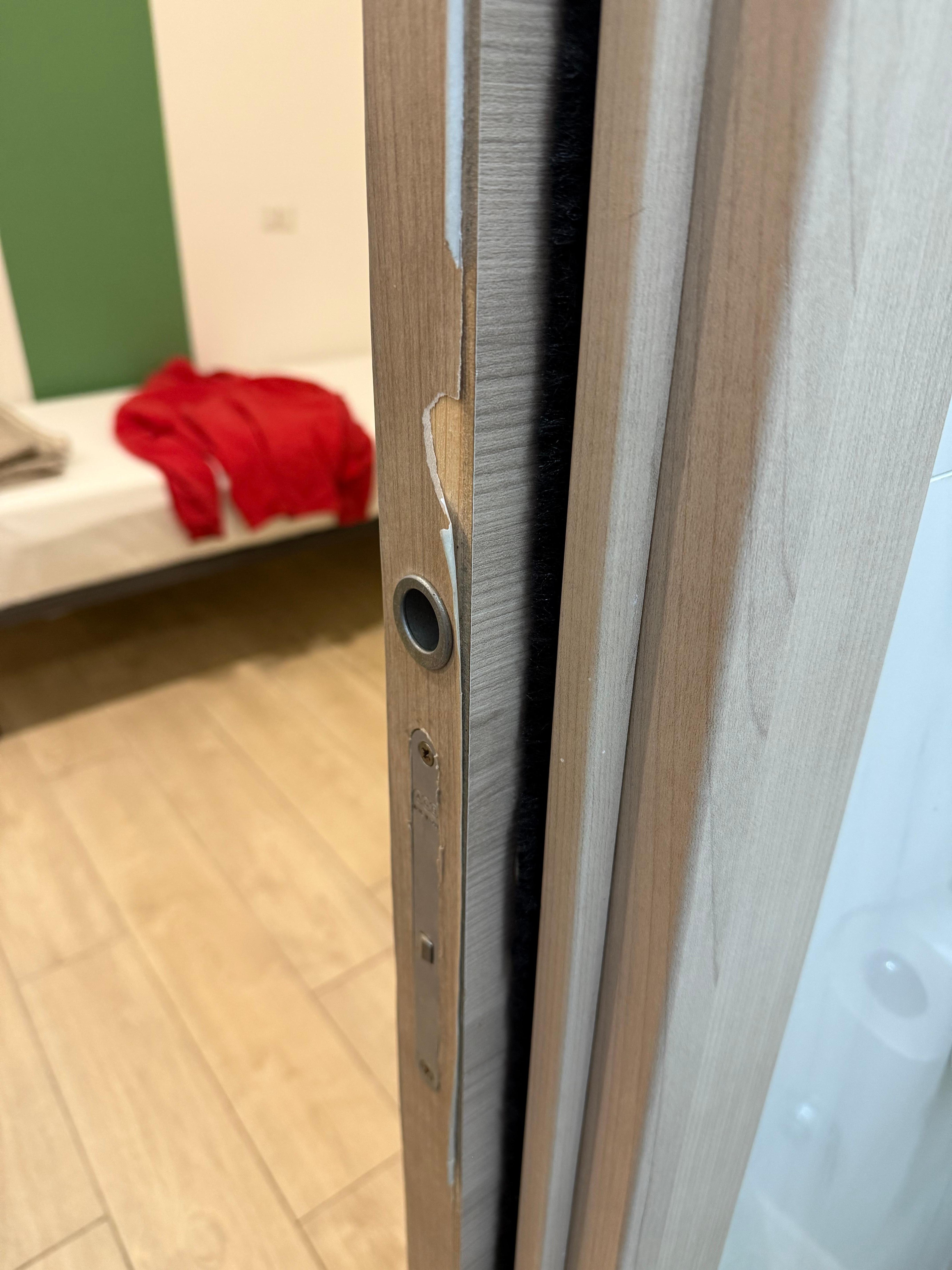 Can't lock the bathroom's door and it's broken