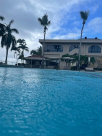 プールサイドから