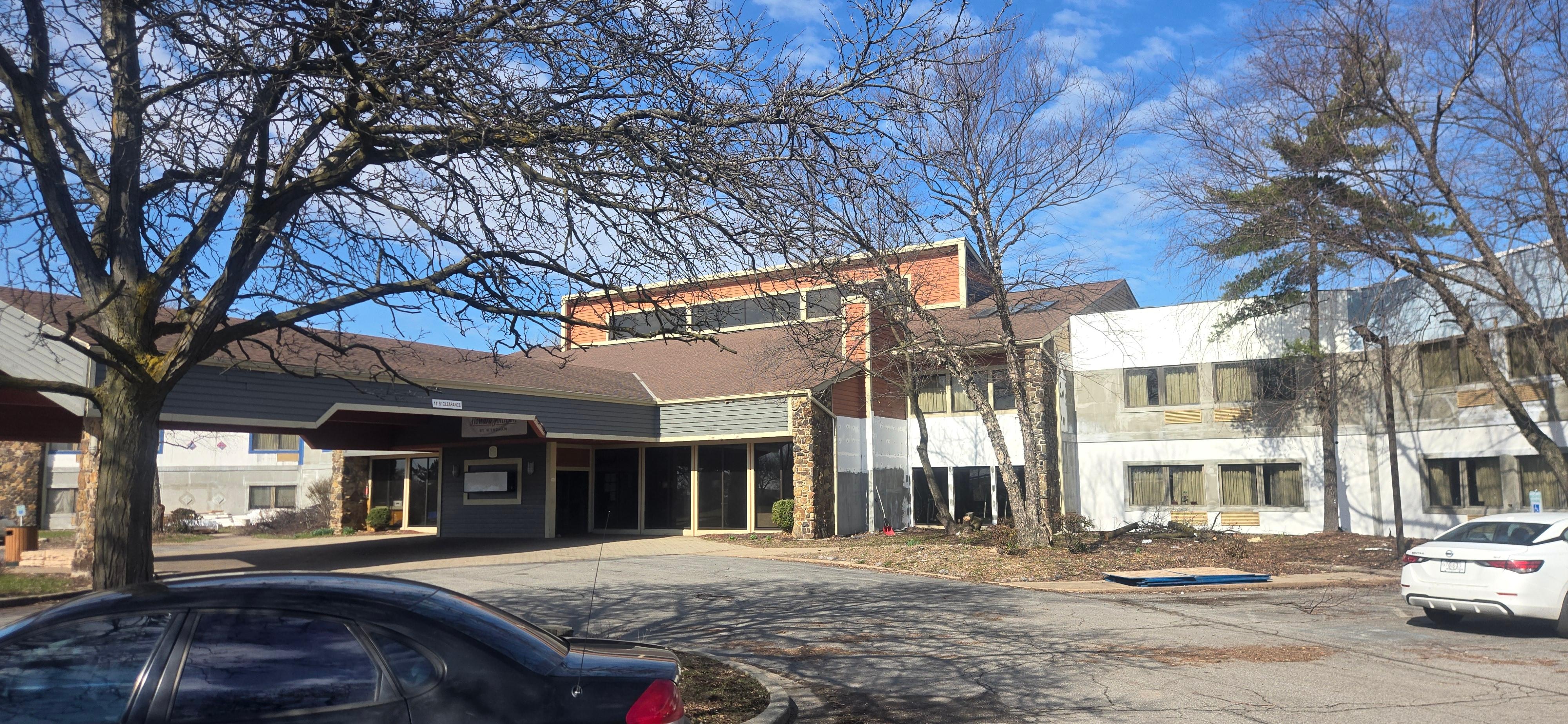 Front of Building... the REAL front of building.