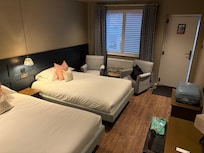 Pet friendly twin room was spacious, very well finished and incredibly clean. Stylish and warm.