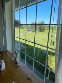 What a beautiful view to enjoy while eating breakfast, lunch , & dinner!