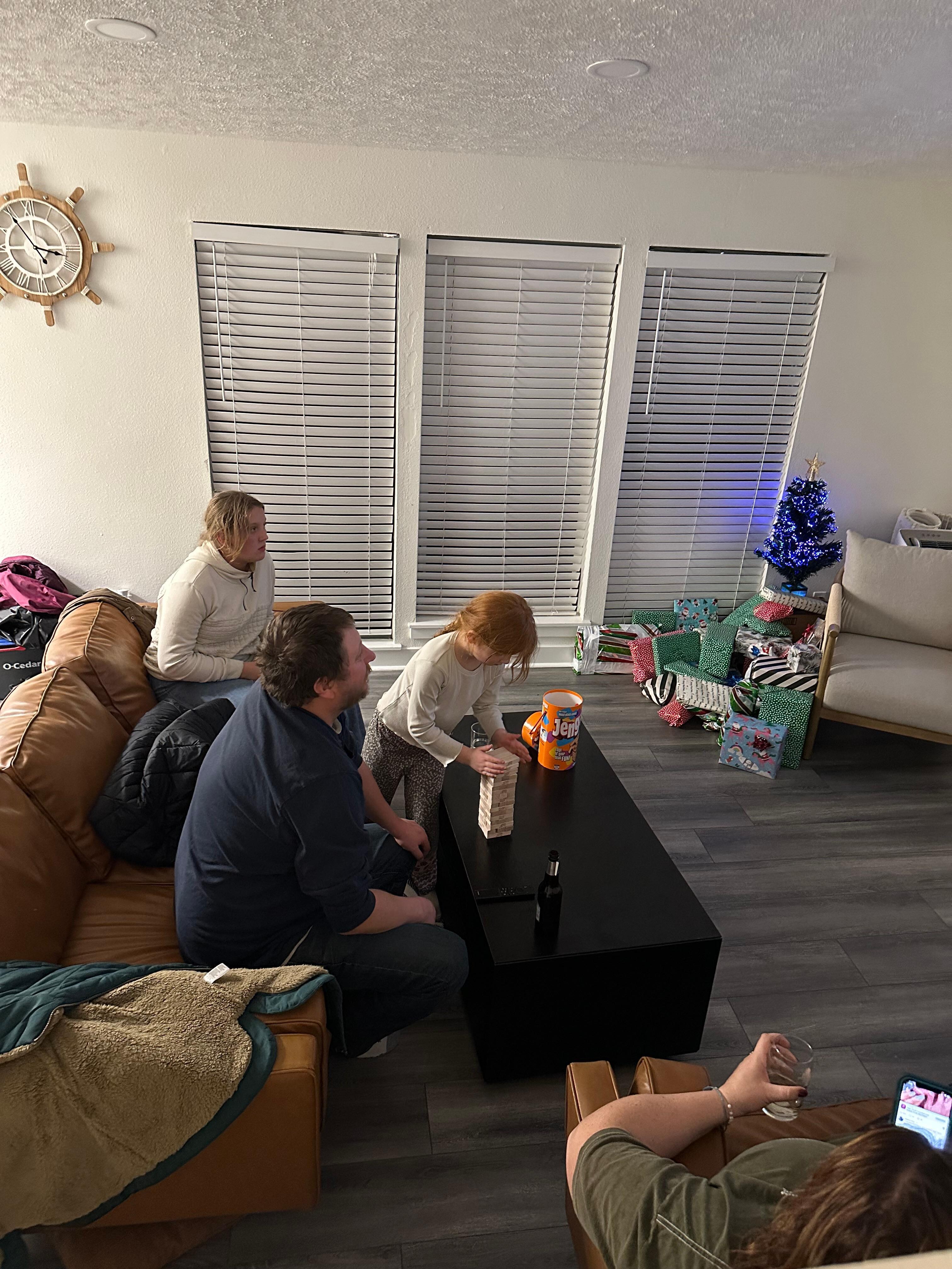 Lots of room for family games in the living room. 