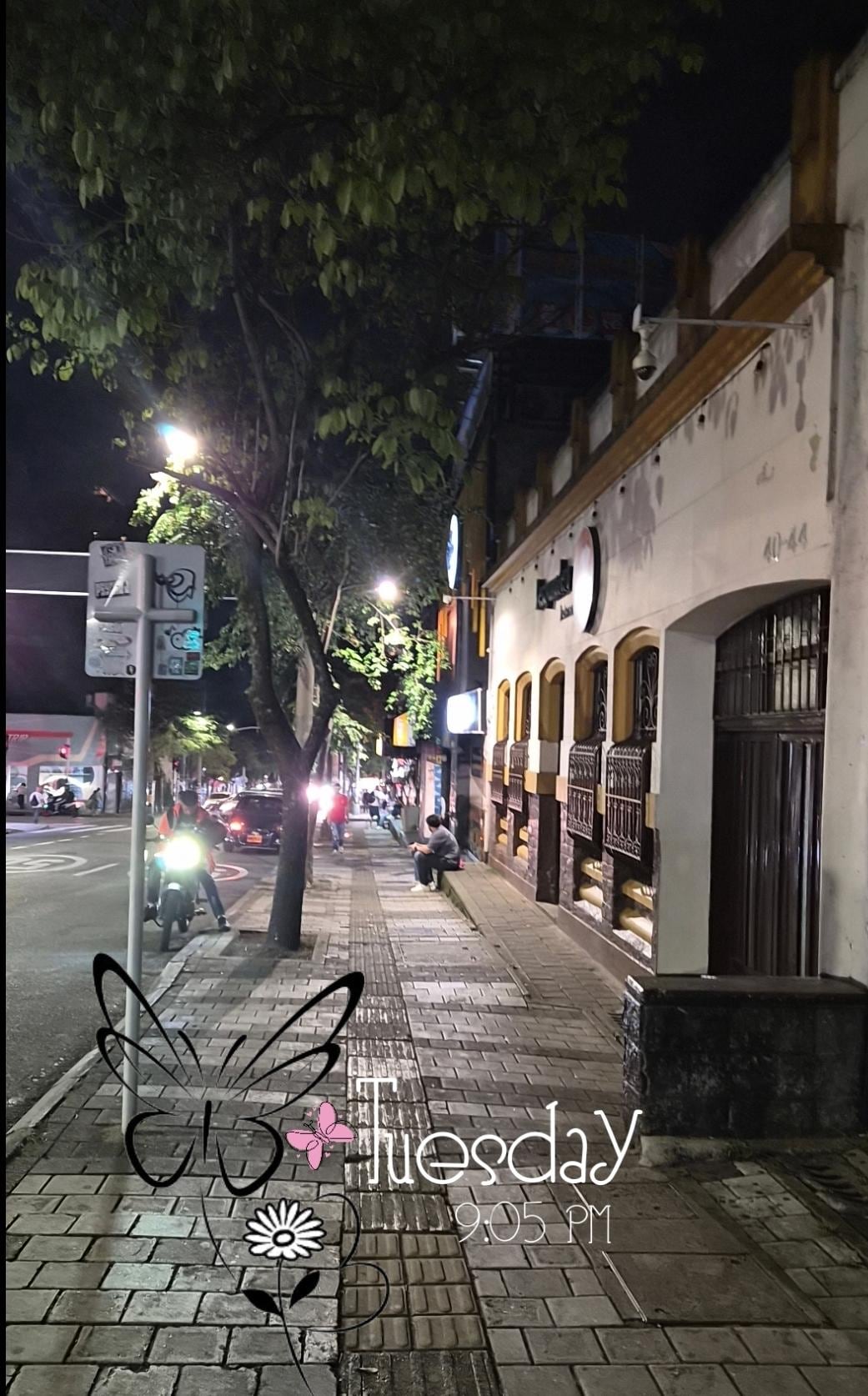 Great location across from Parque Lleras..