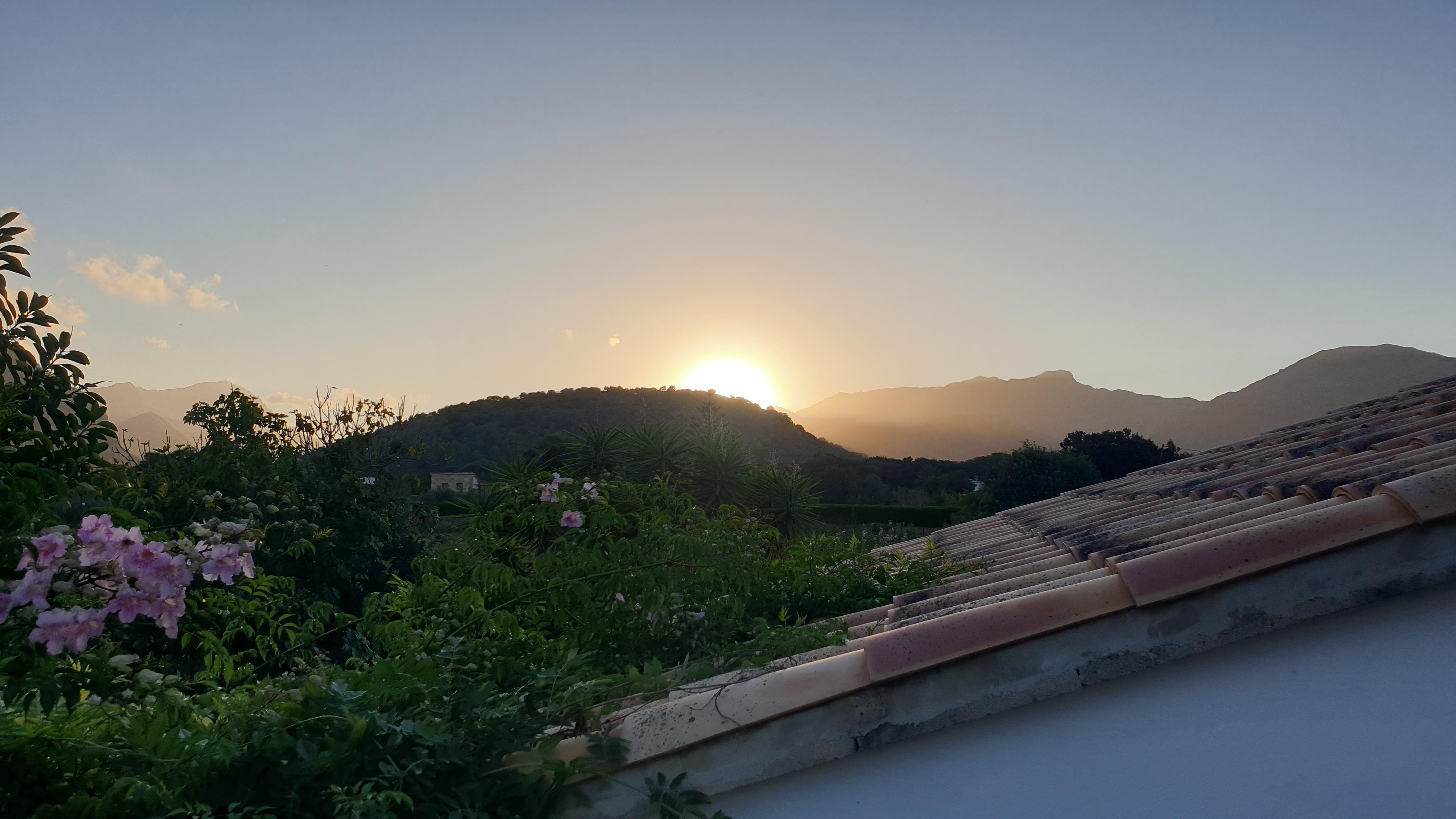 Sonnenuntergang von der Terrasse des Hauptschlafzimmers gesehen.