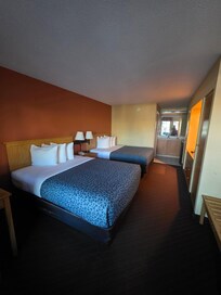 I panic with rooms that have carpet.... This room was as fresh as I've ever experienced there was a sweet smell in the air not a single hint of a stuffy room ♡