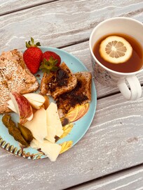 Brekkie and cuppa
- Strawberries from Lewis Farm 5 mins drive away!