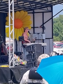 Noah Back hippy fest 2025
