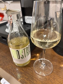 Hotel offers free wine as token of hospitality
Cheers to Greece ❤️