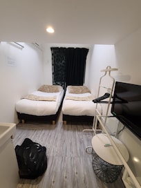 See the weird brown pillows/blankets.