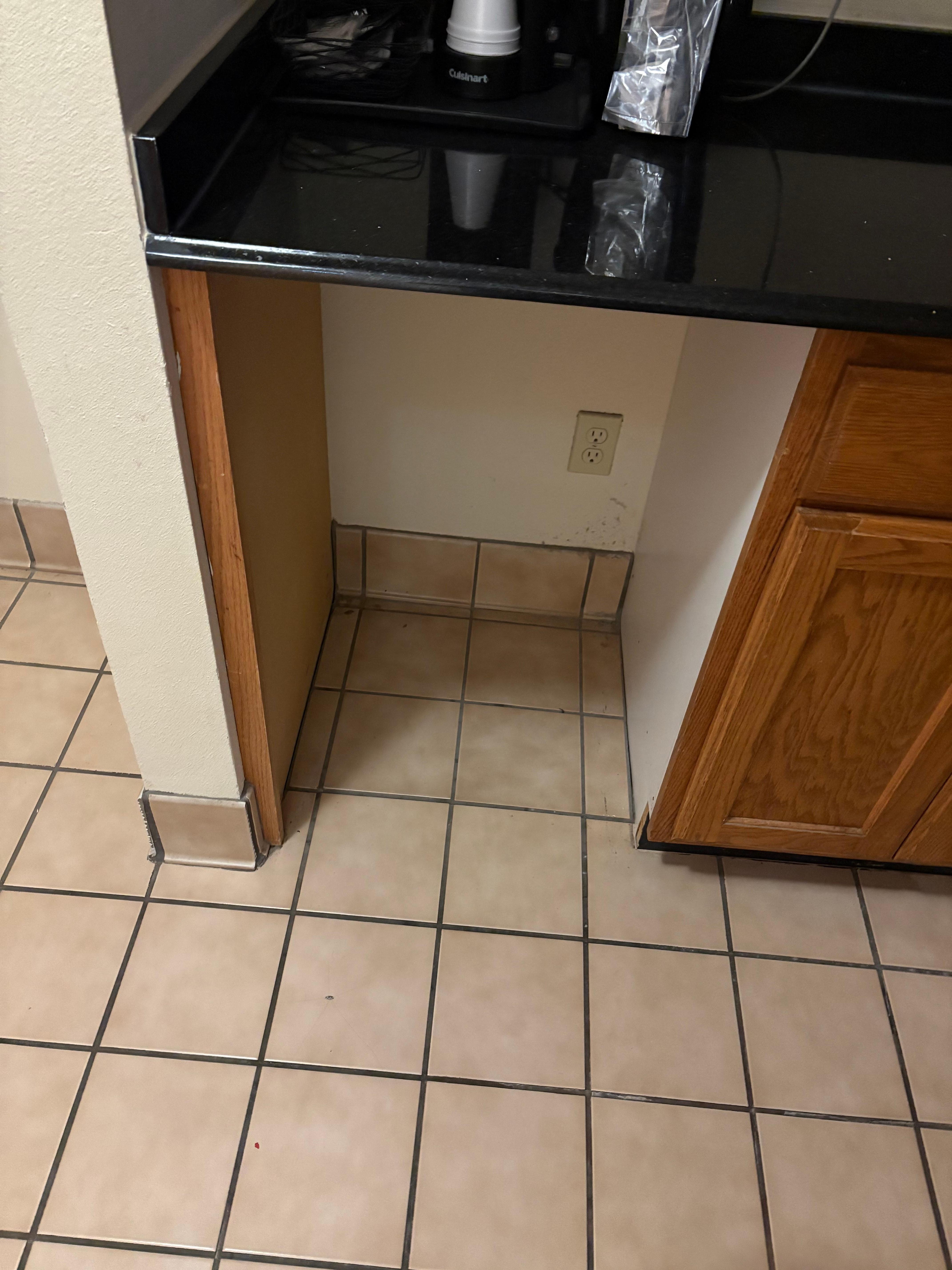 No fridge. Not sure if it was supposed to be included but a little disappointed there was no fridge.