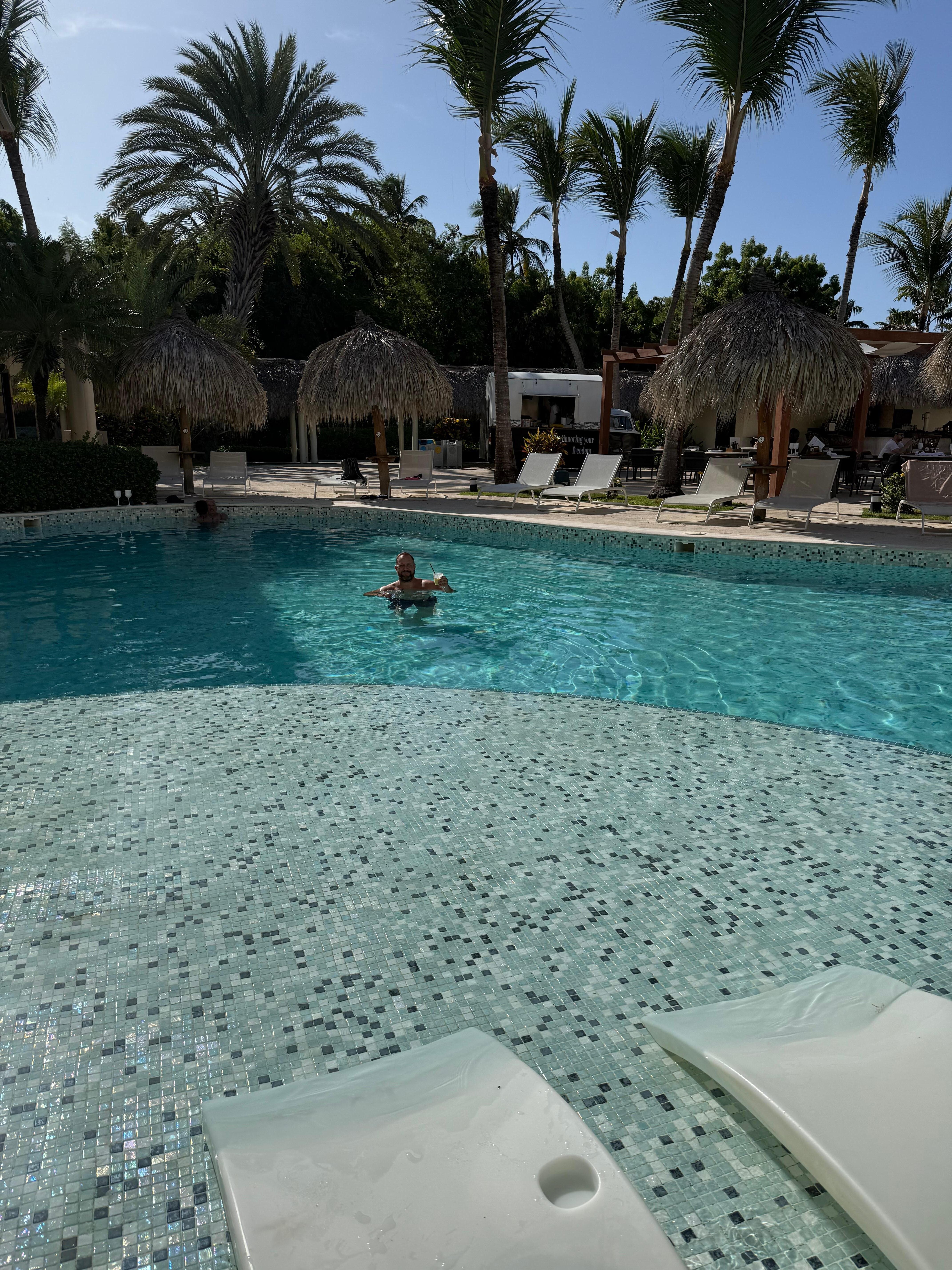 Swim up pool junior suite