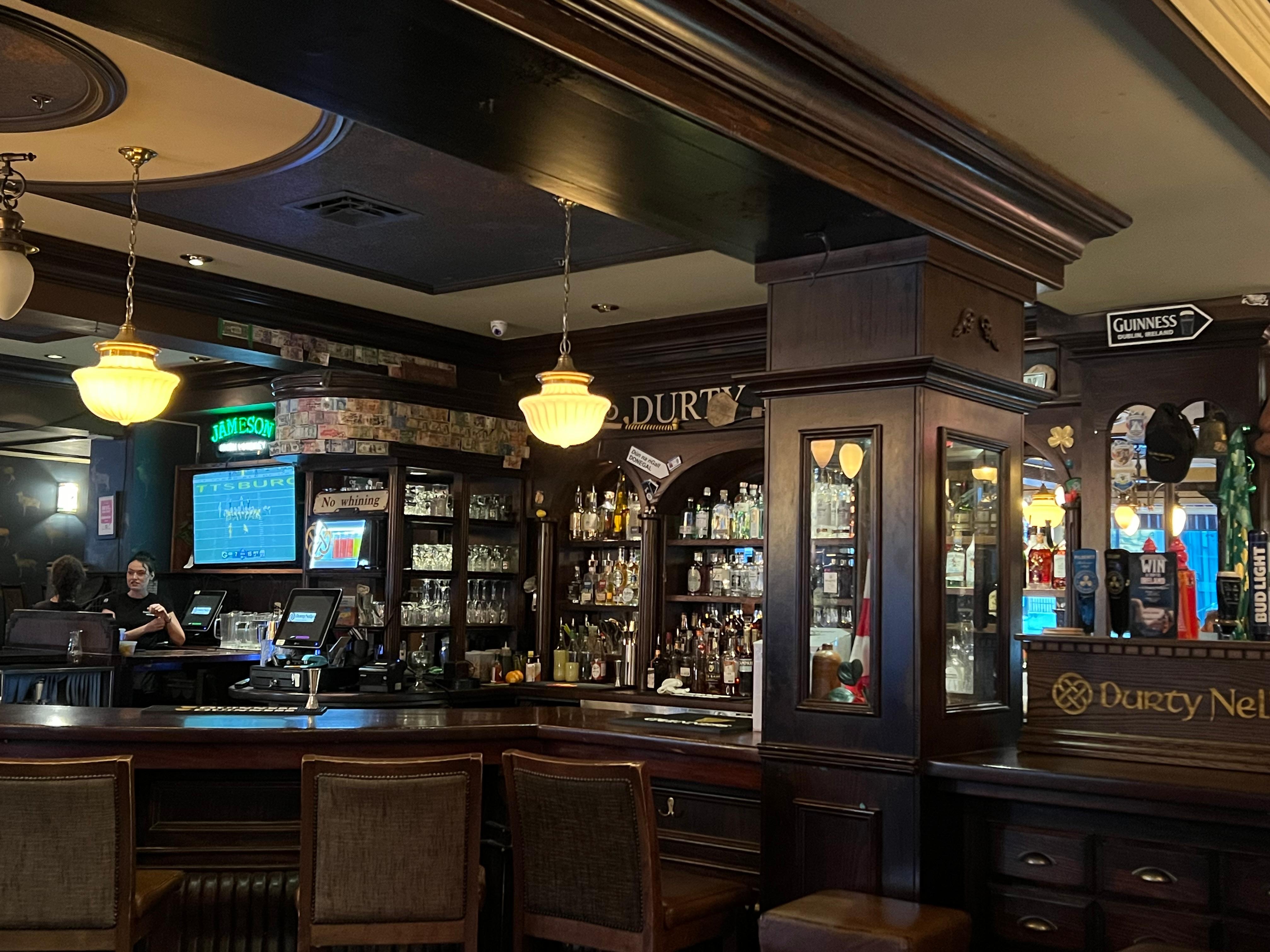 Great food, great atmosphere at the Durty Nellie 😊