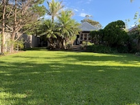 The huuuuge back garden