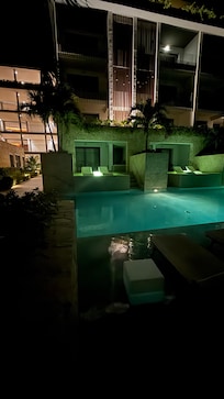 swim up suite