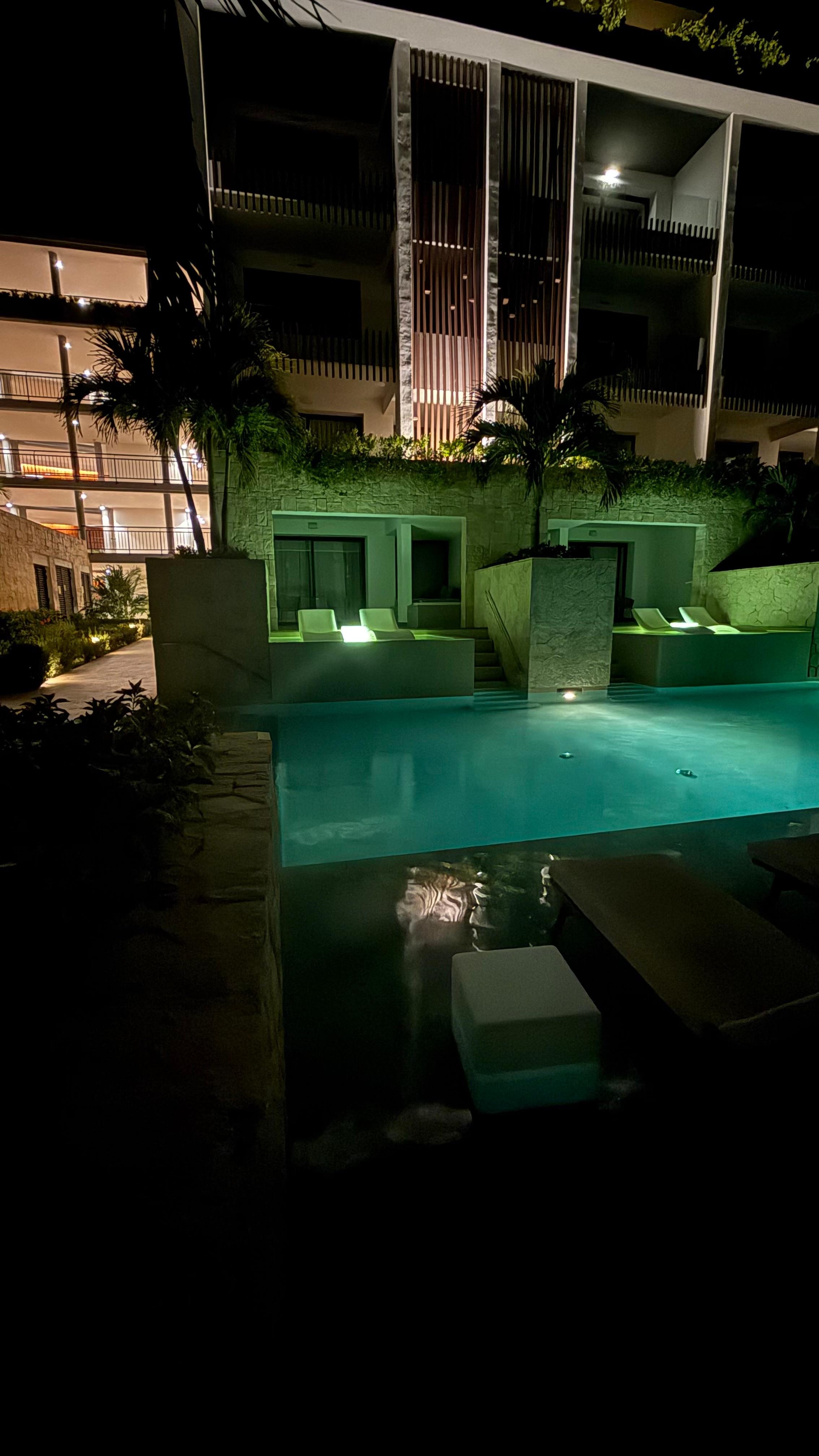 swim up suite