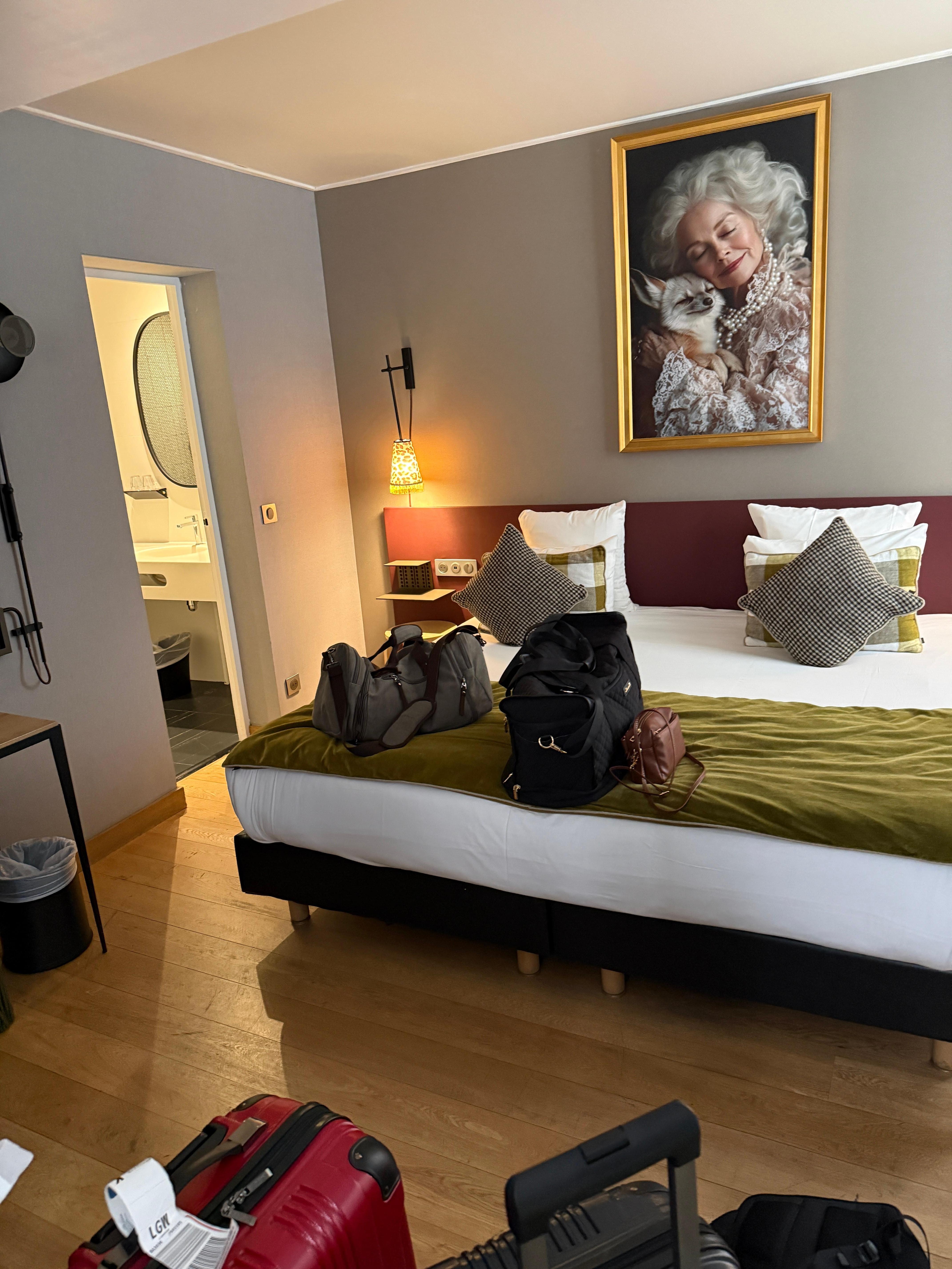 King size bed side of the room 