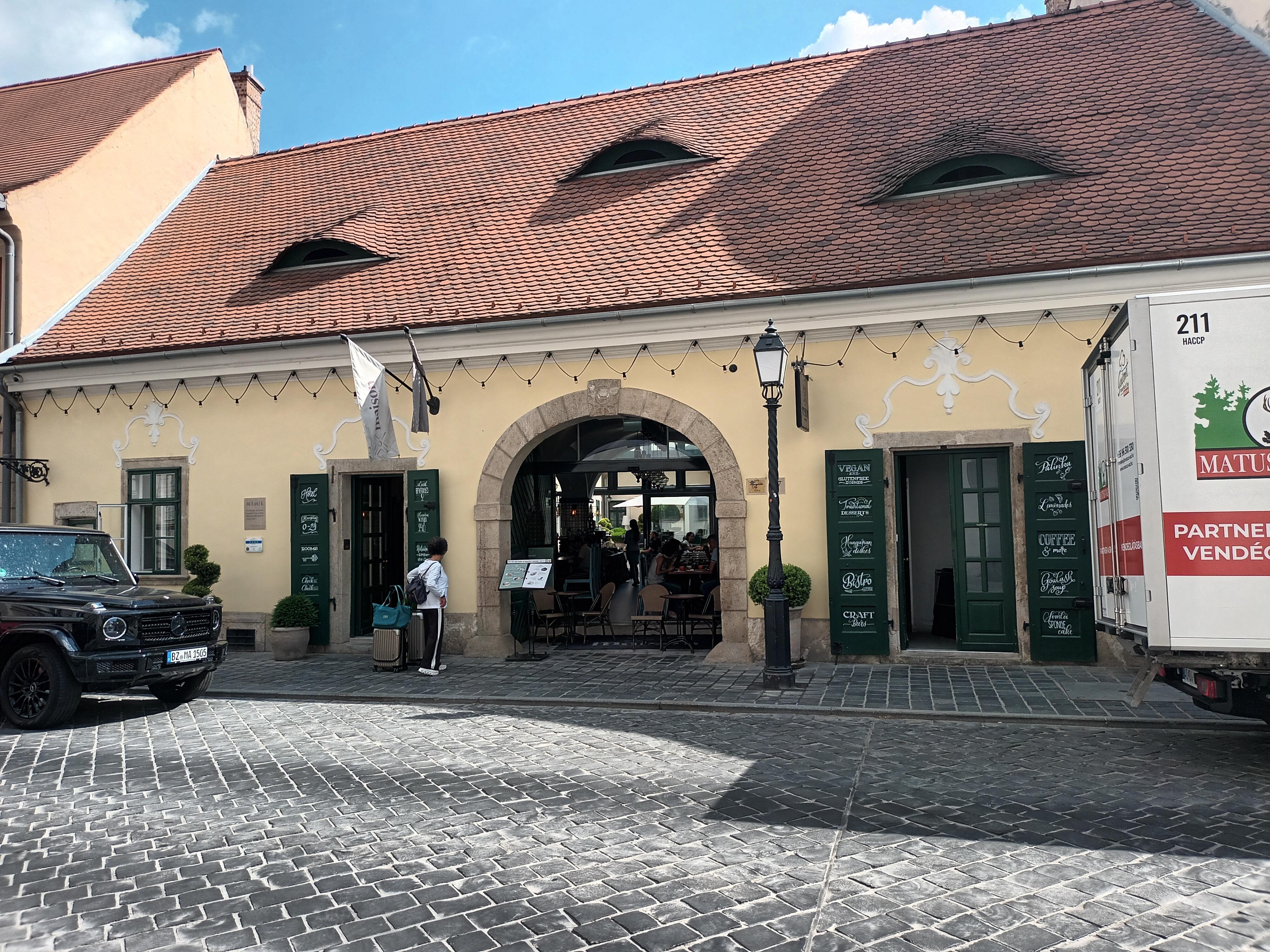 Maison Bistro hotel