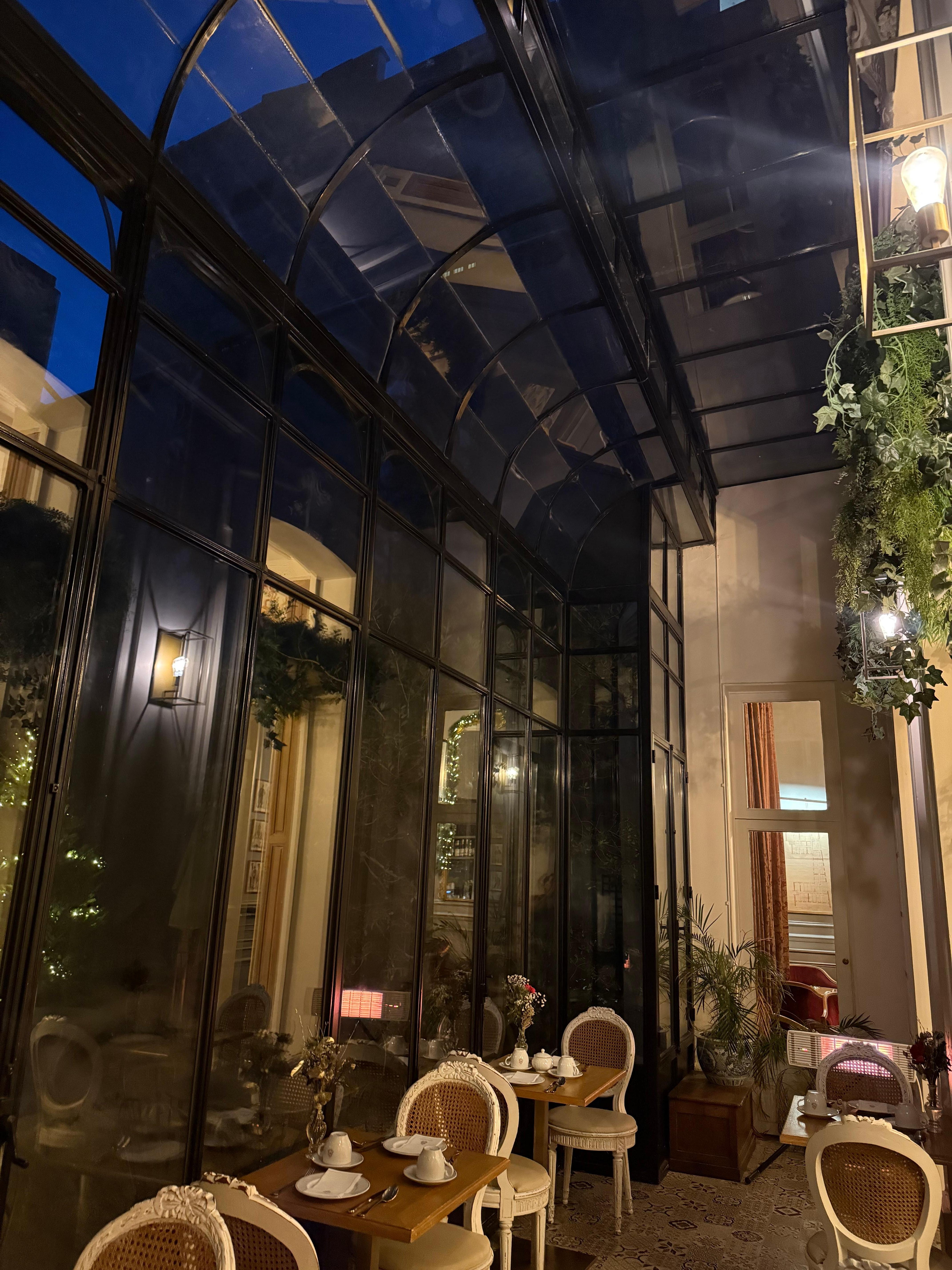  Glass ceiling breakfast area