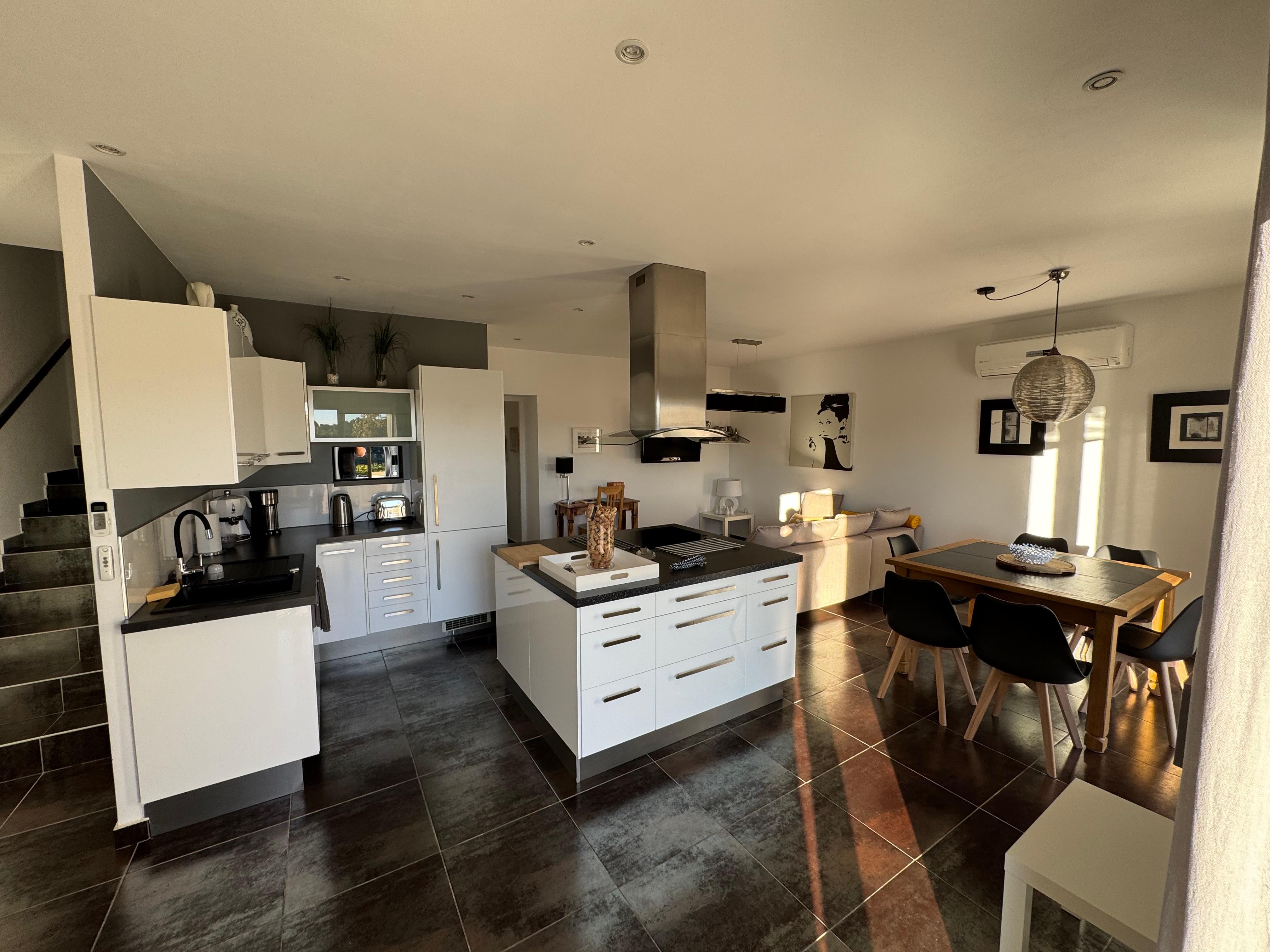 Wohnzimmer und Küche