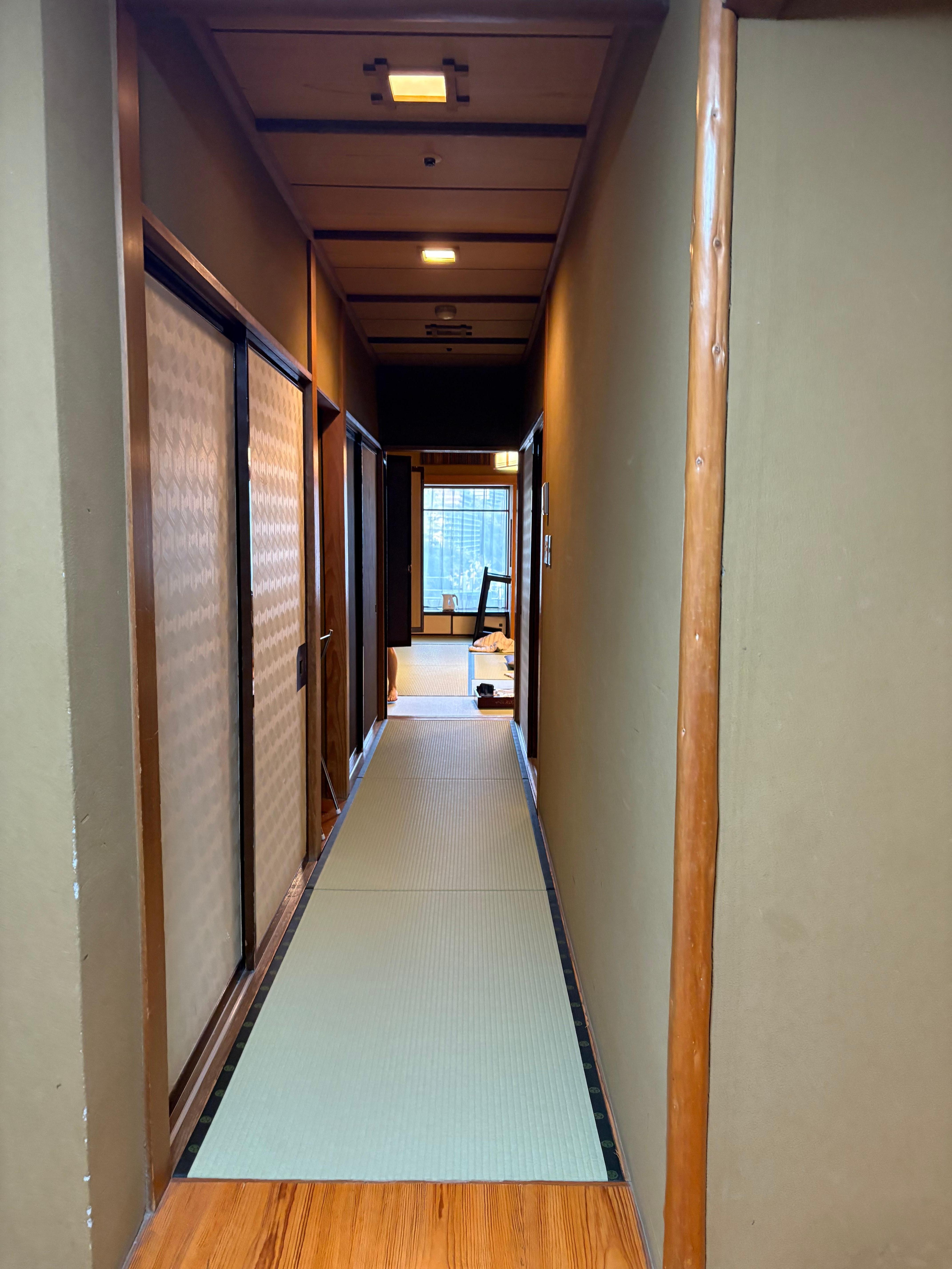 お部屋の廊下。畳が良いです
