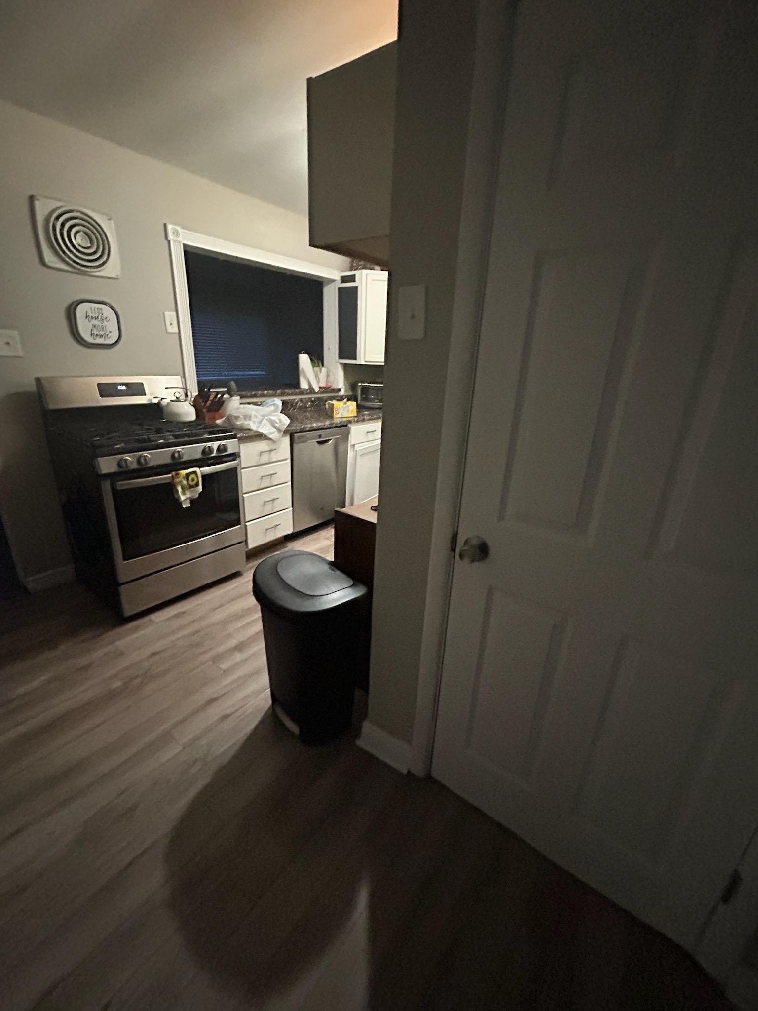 The single trash can in the kitchen