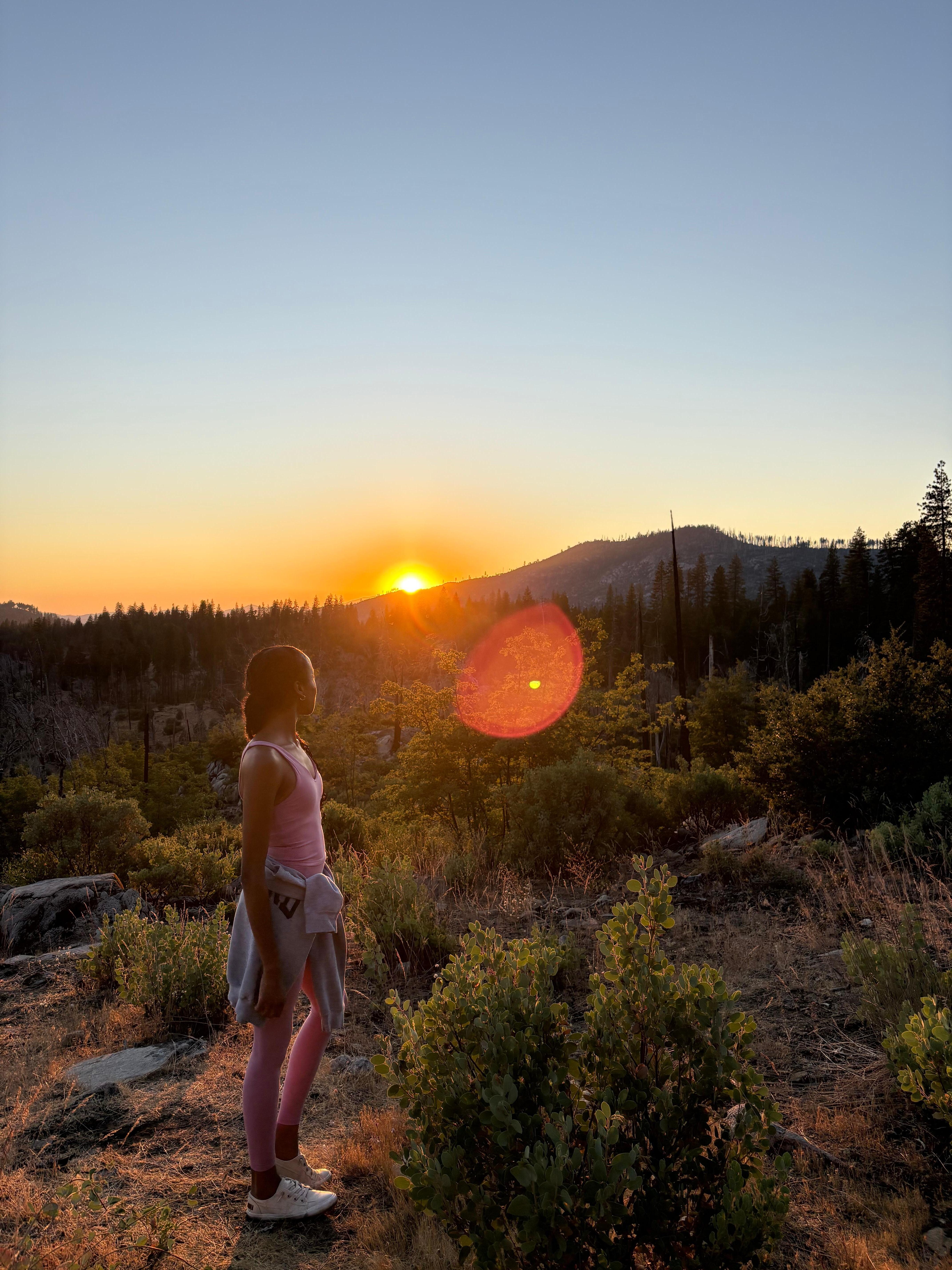 They have a beautiful area called the sunset lookout that also have a cute trail going down. 