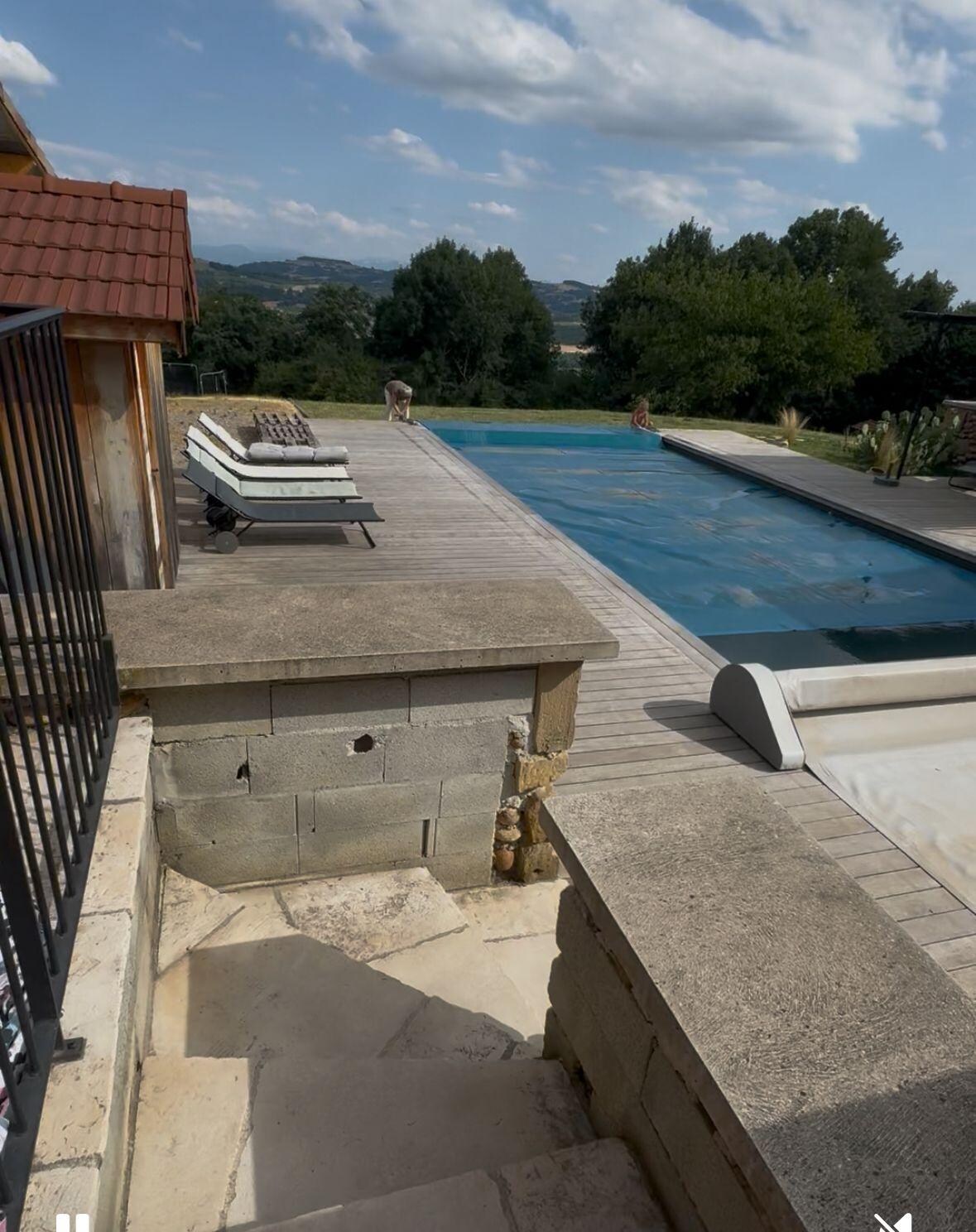 Comme précisé dans mon avis nous sommes en train de manœuvrer pour découvrir la piscine 