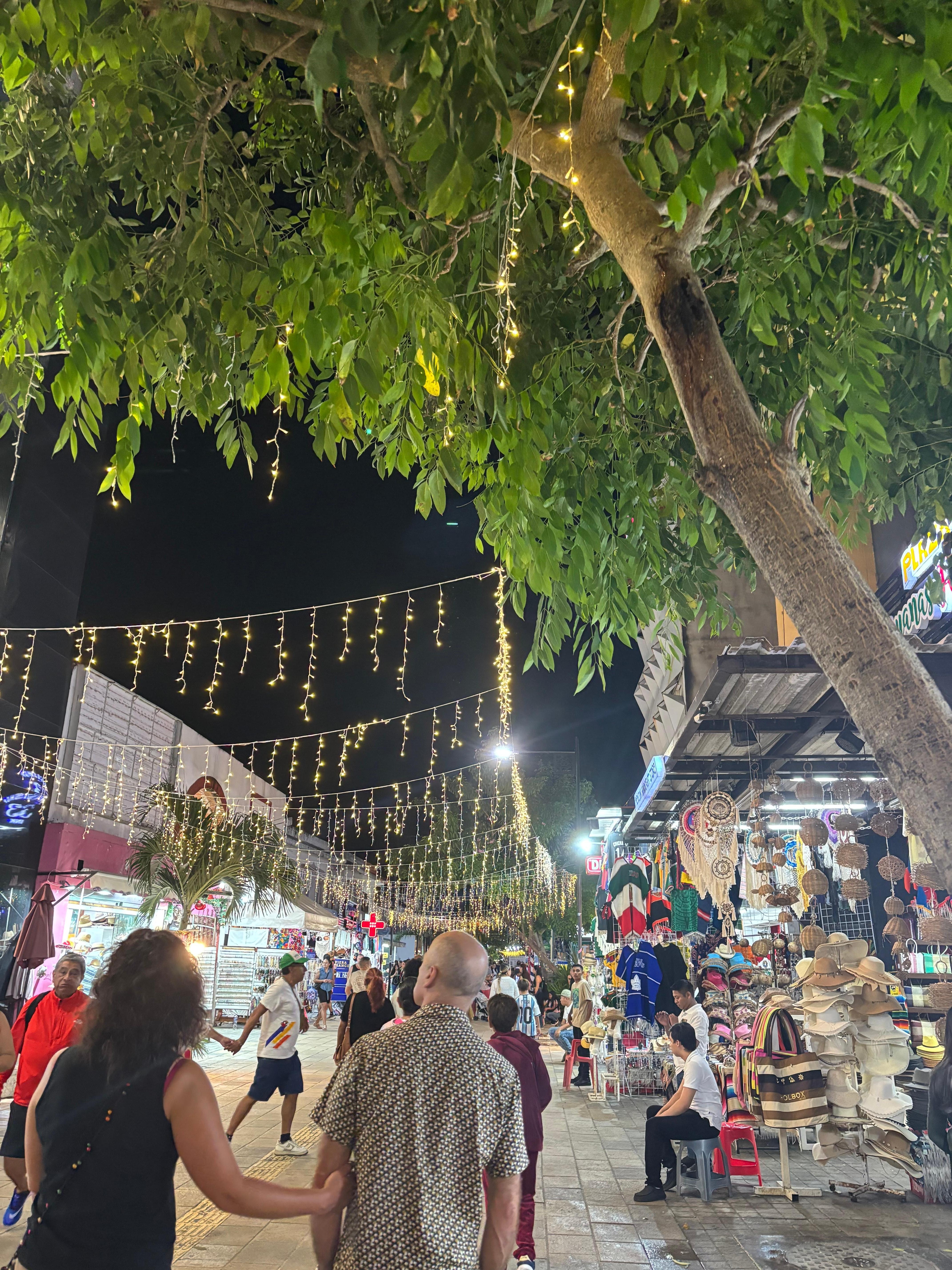 Busy 5th Avenita with many restaurants and bars 