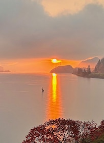 View from our room at the Best Western Plus in Hood River. Morning of Nov.1, 2025. AMAZING views there!