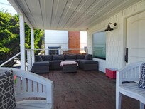 Front porch, other side