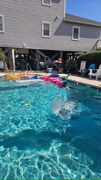 Spacious pool