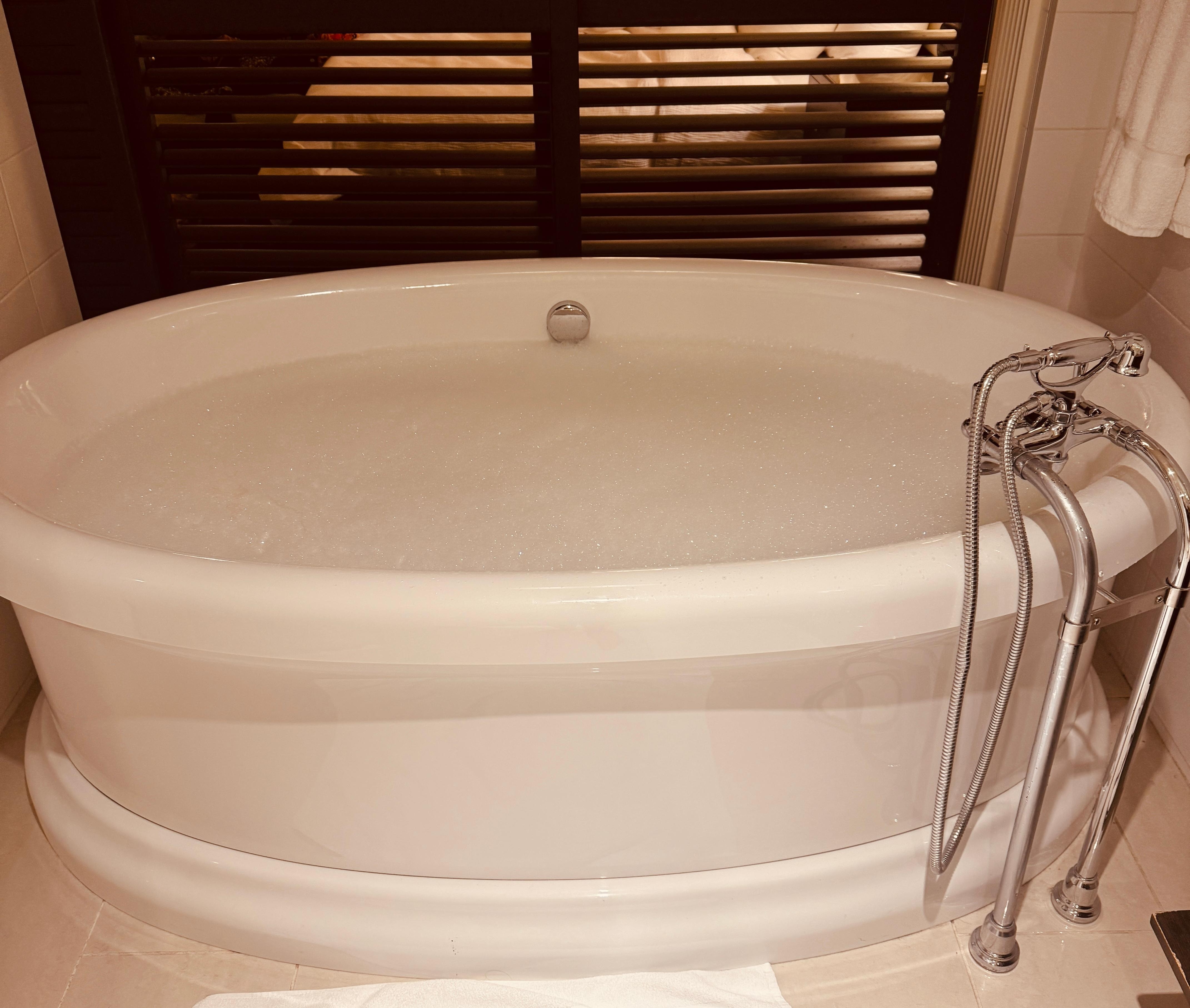 Mega tub was worth it—bring your own bath salts, bubble bath, bath oil and bath bombs! Then take a cold plunge in the shower. Perfect. 