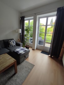 Blick aus der Stube Richtung Garten.