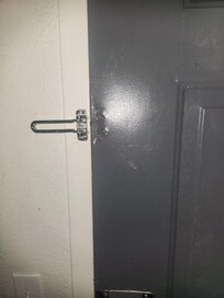 No deadbolt on door
