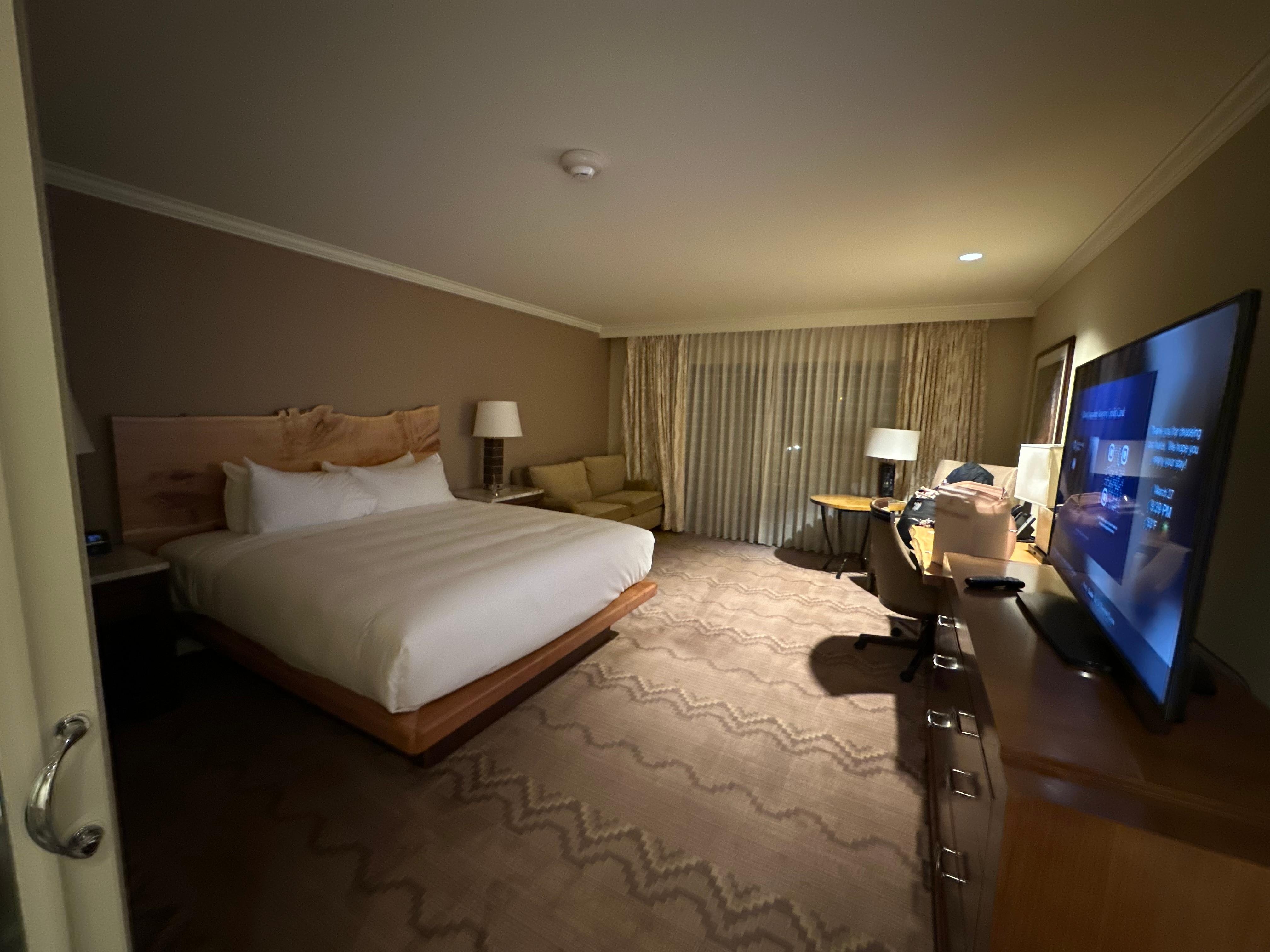 King Grand View Room. View of pool and park area 