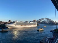 バルコニーから。
この日は大型客船が入港していました。