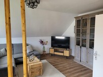 Wohnzimmer direkt von der Küche abgetrennt