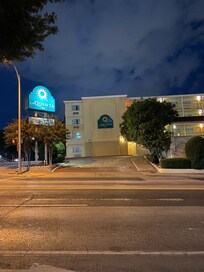 Fachada del hotel