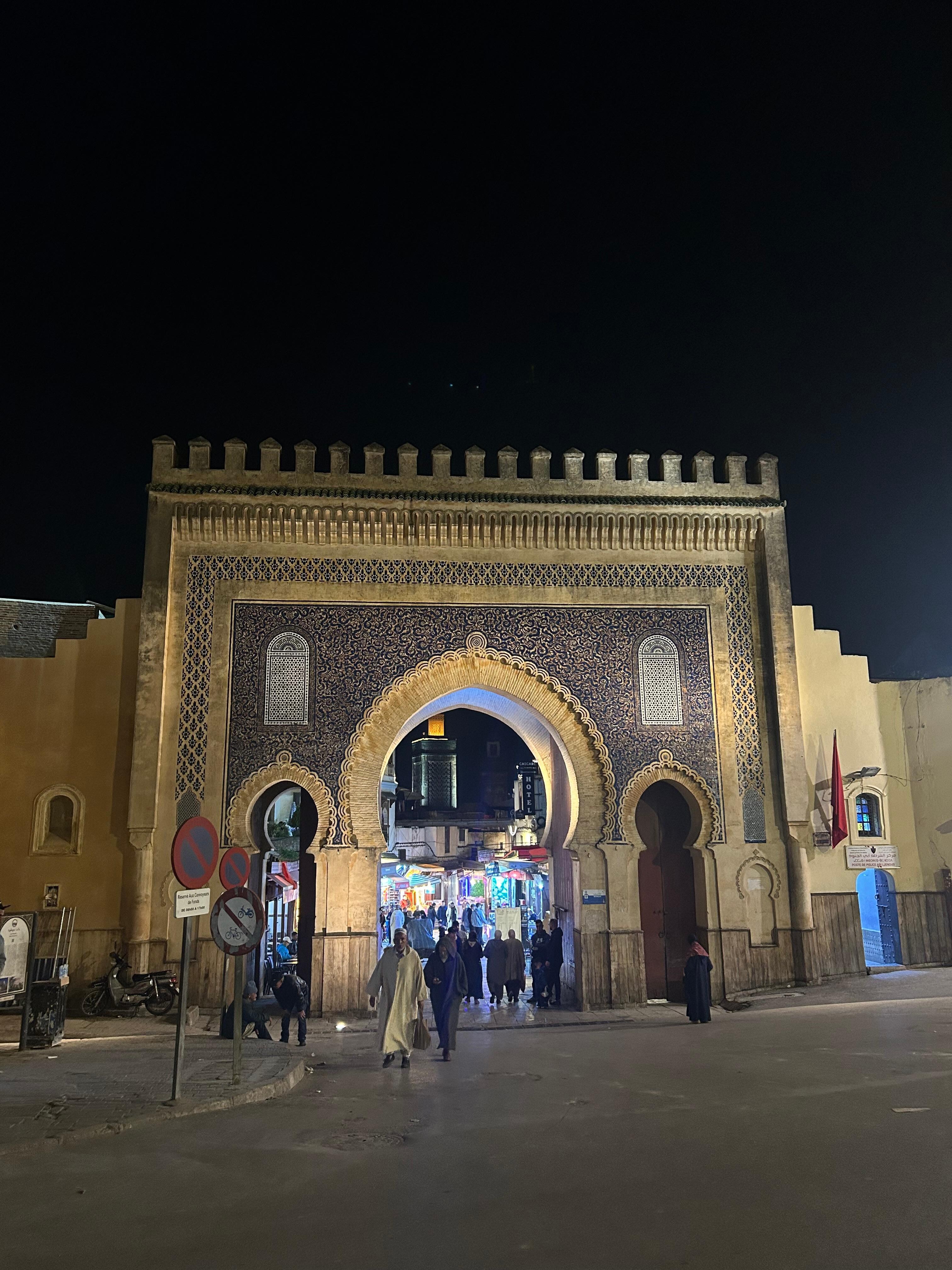 Riad is dichtbij de blauwe poort. 