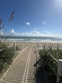Entrance to Nettles beach