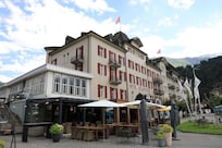 駅前から見えるホテル