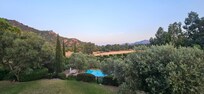 Vue d une des chambres piscine et citroniers