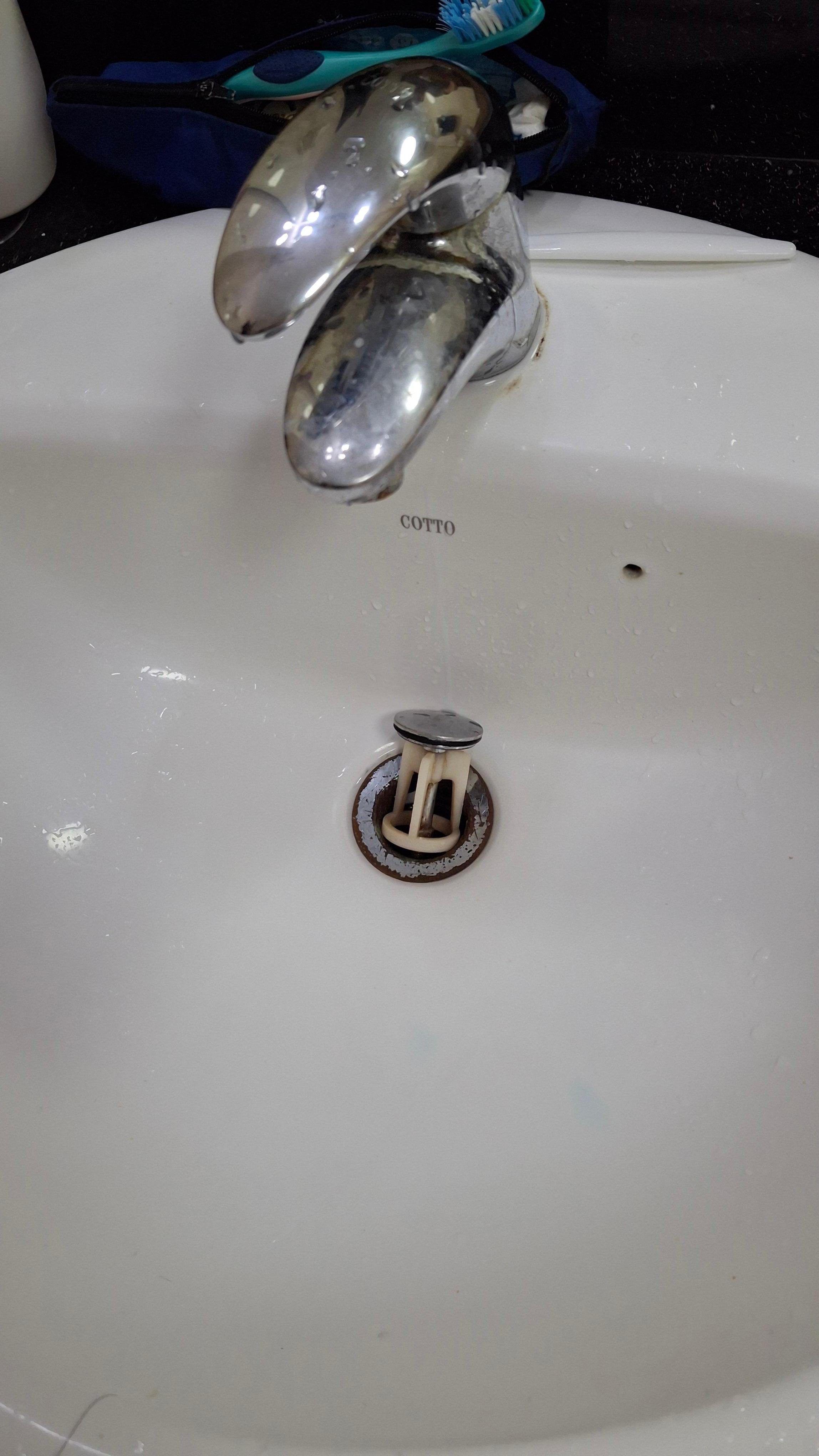 Sink strainer broken